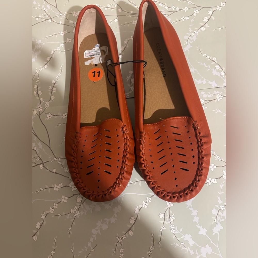Lucky Brand Women's brunt orange moccasins (11M) new with out box